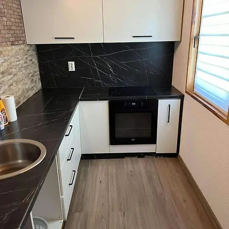 Vikendica Neprivaj Vares